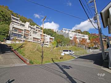 敷地南側の前面道路