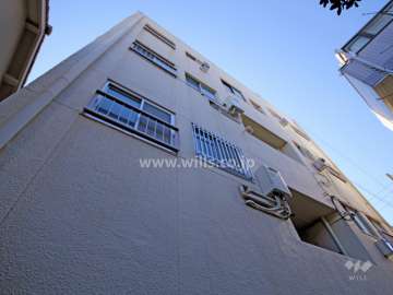 高徳町マンションの外観(北東側から)