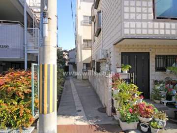 敷地北側の前面道路