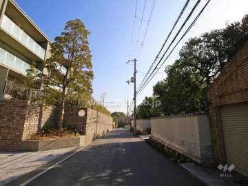 敷地南側の前面道路