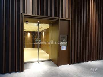 エントランスはオートロック付きです。