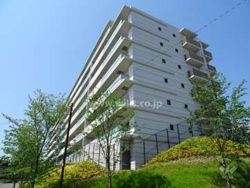 ローレルコート千里山の外観（東側から）