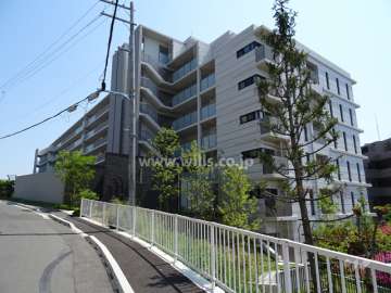 ローレルコート千里山の外観（西側から）