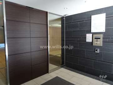 エントランスはオートロック付きです。