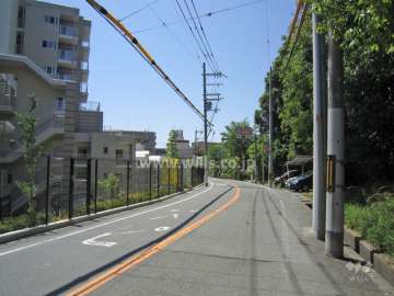 敷地北側の前面道路
