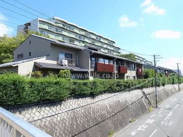 千里王子住宅　テラスハウスの外観（南西側から）