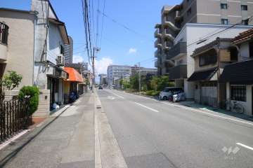 敷地西側の前面道路（南方向）