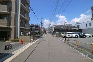 敷地北側の前面道路（西方向）