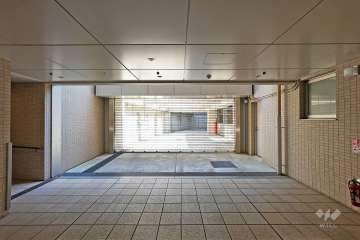 駐車場の出入り口（リングシャッター付き）