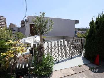 新光ユーハイツ植園の外観(西側から)［平成30年8月3日撮影］