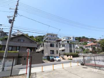 新光ユーハイツ植園の遠景（南東側から）［平成30年8月3日撮影］