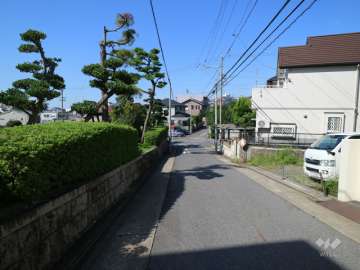 敷地北側の前面道路
