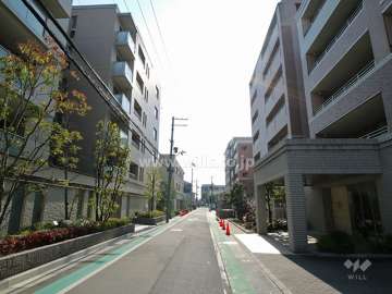 敷地西側にある前面道路