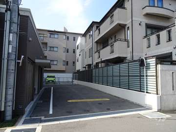 駐車場出入り口