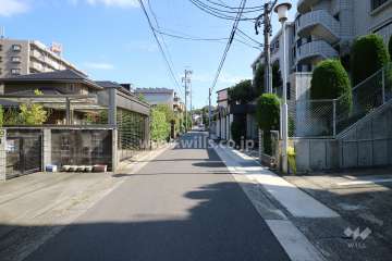 敷地北側の前面道路