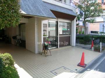 1階に店舗が入っています。