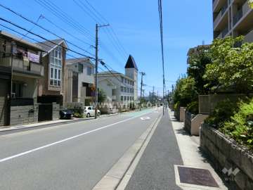 敷地東側の前面道路