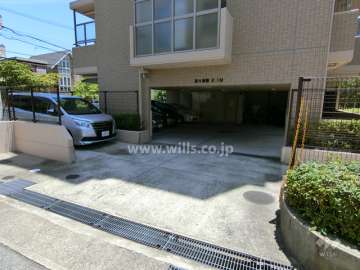 駐車場出入り口