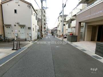 敷地東側の前面道路