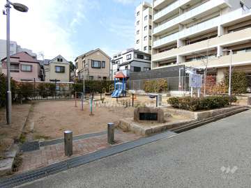 隣地に隣接するあさご公園