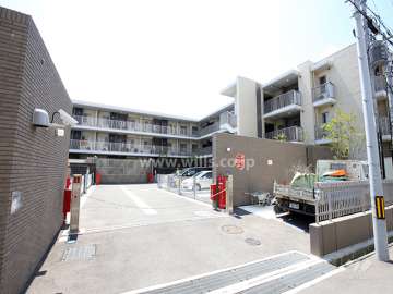 駐車場の出入り口（ロボットゲート付き）