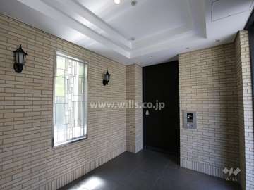 エントランスはオートロック付きです。