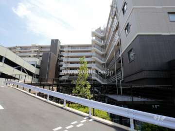 グランロジュマン豊中少路D棟の外観（北側から）