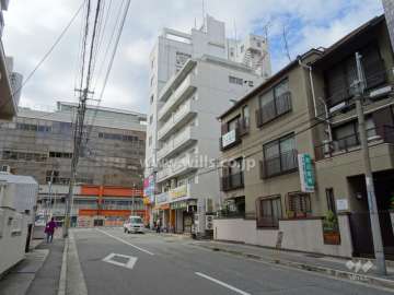 敷地南側の前面道路