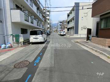 敷地東側の前面道路