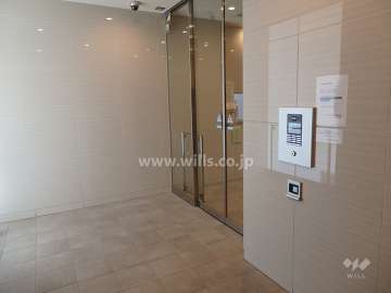 エントランスはオートロックです。