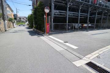 駐車場の出入り口