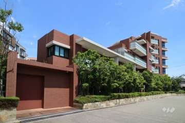 ライオンズ苦楽園グラングレイドの外観（北西側から）