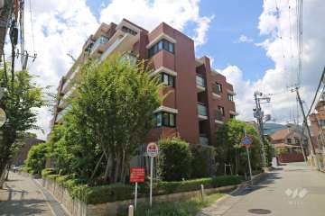 ライオンズ苦楽園グラングレイドの外観（南東側から）