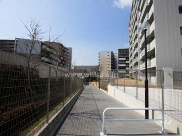 敷地南側の遊歩道