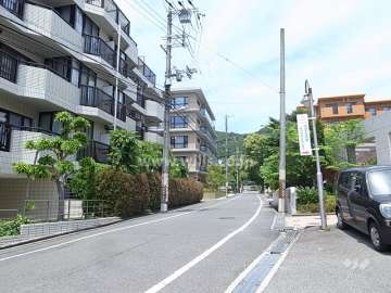 敷地東側の前面道路