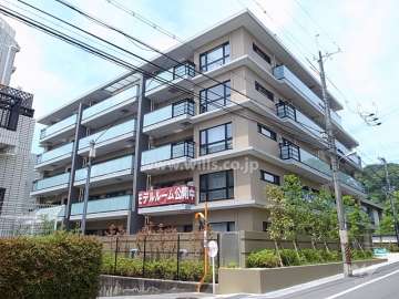 ユニハイムエクシア池田城山の外観（南東側から）