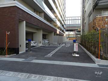 駐車場出入り口（ロボットゲート付き）