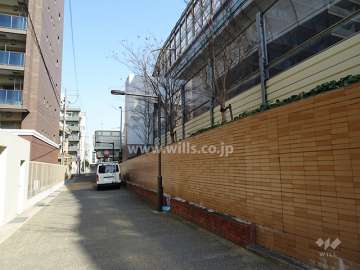 敷地南側の前面道路