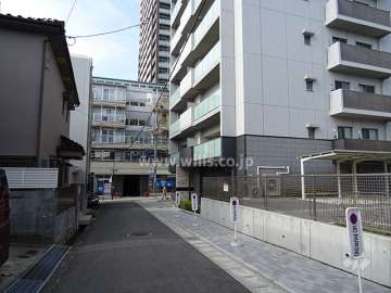 敷地南側の前面道路