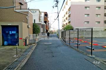 北側前面道路（東側から）