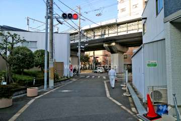 北側前面道路（東側から）