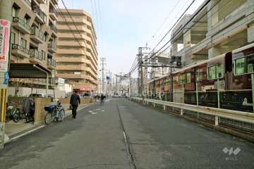 南東側前面道路（南西側から）