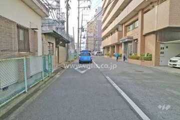 南東側前面道路（北東側から）