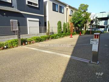 駐車場にはロボットゲートがついています。