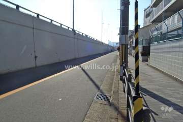 南東側前面道路（北東側から）