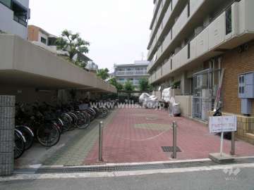 敷地の南側にある駐輪場