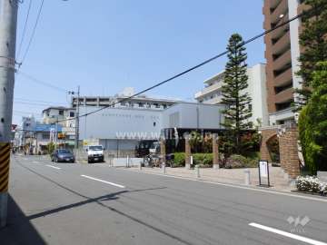 南西側前面道路（南東側から）