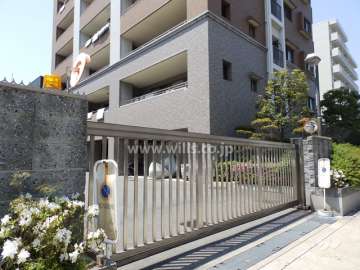 敷地内駐車場入口