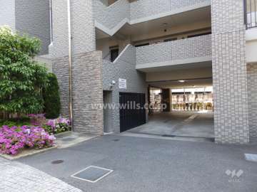 敷地内駐車場入口