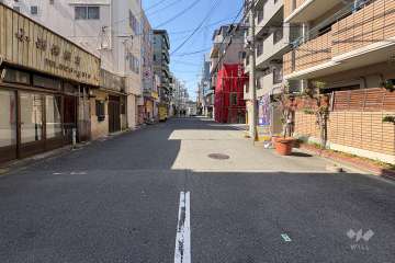 敷地南側の前面道路（東側から）